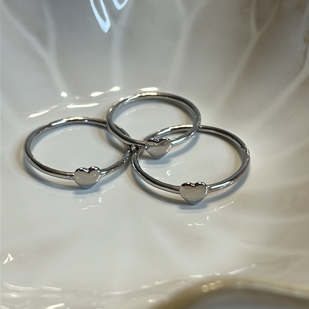 925 STERLING SILVER DAINTY PUFFED HEART MIDI THUMB RING - Picture 6 of 7